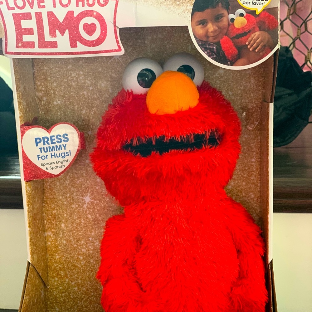 HUG ME ELMO SESAME STREET